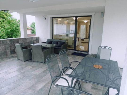 Casa Leahu Bed & Breakfast Baile 1 Mai Bagian luar foto
