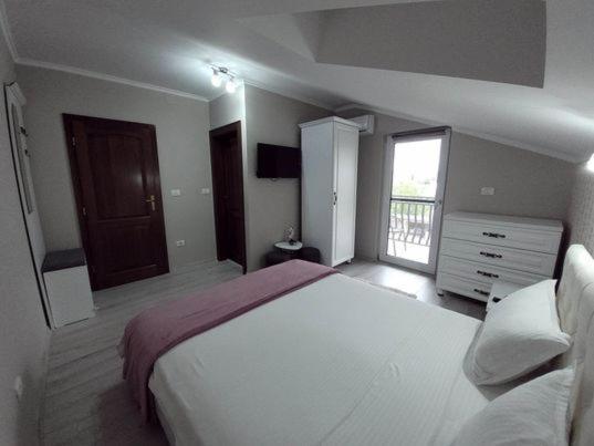 Casa Leahu Bed & Breakfast Baile 1 Mai Bagian luar foto