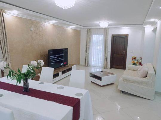 Casa Leahu Bed & Breakfast Baile 1 Mai Bagian luar foto
