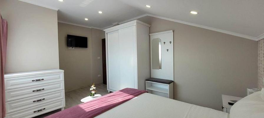 Casa Leahu Bed & Breakfast Baile 1 Mai Bagian luar foto